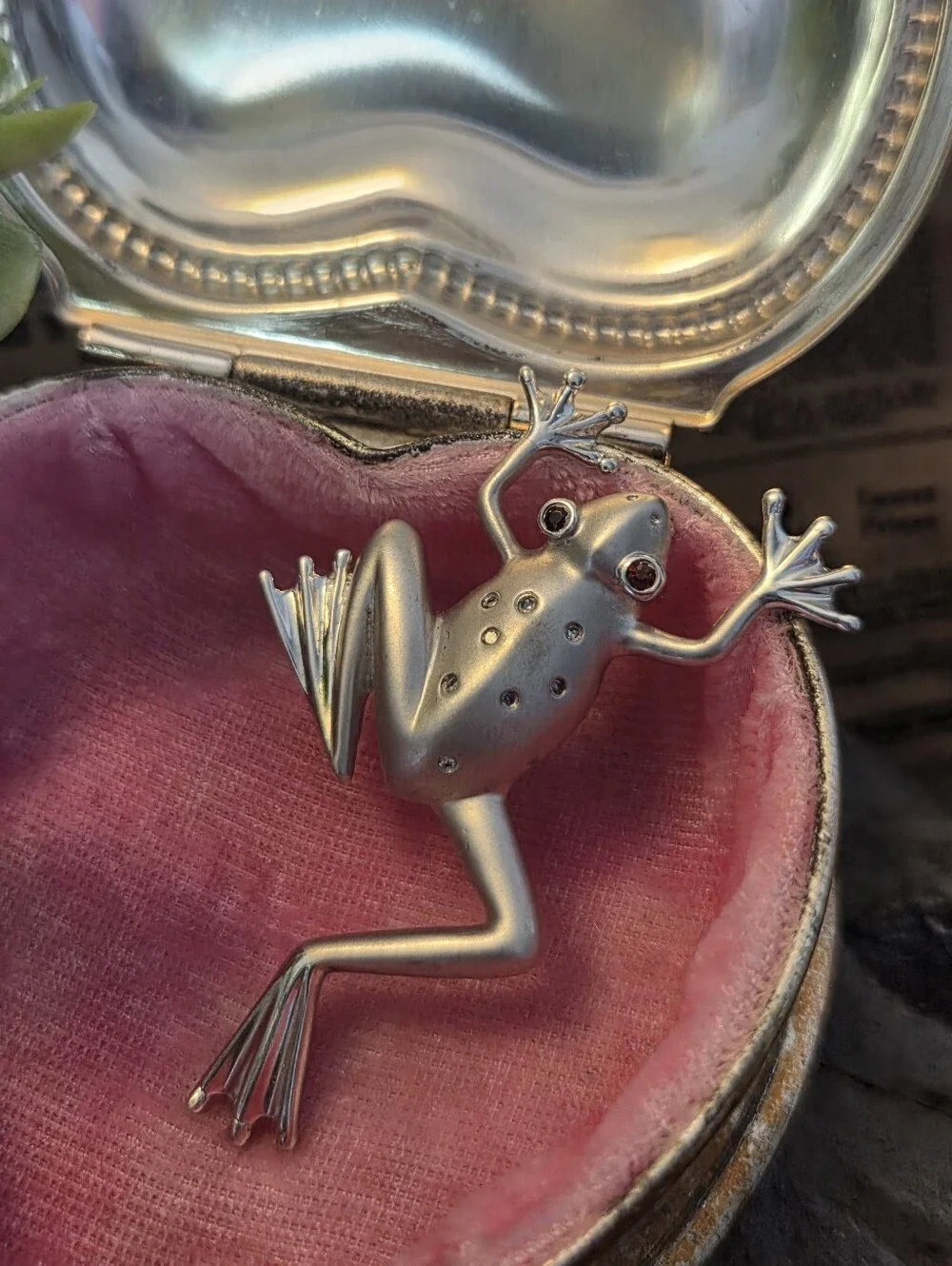 Gorgeous Vintage Krementz Sterling Silver Frog Brooch